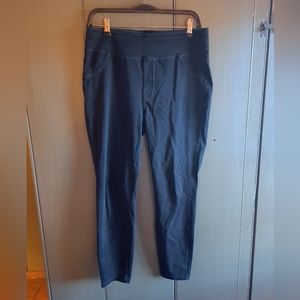 Halara Magic high waist stretchy knit denim leggings. Size large. Color black.